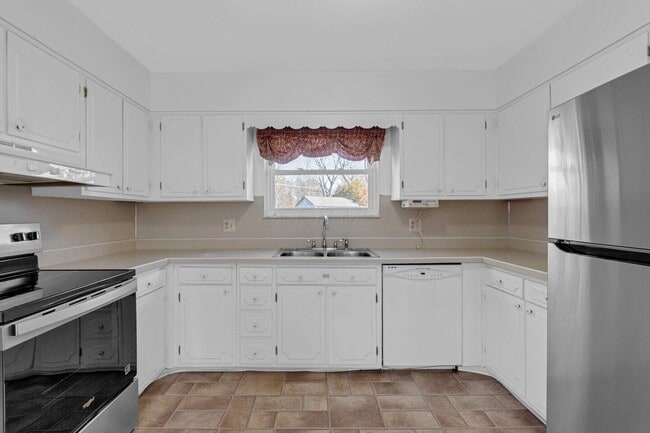 Building Photo - 49 Commanche Ct