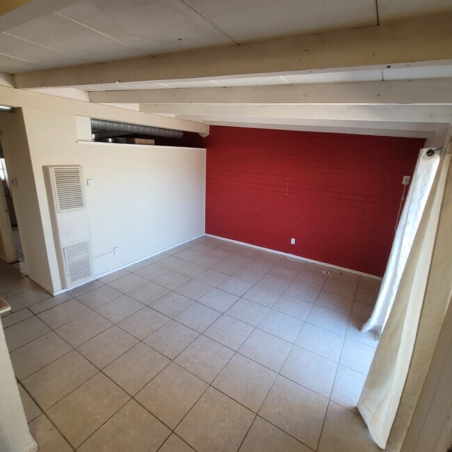 Living room - 1311 North 48th Place