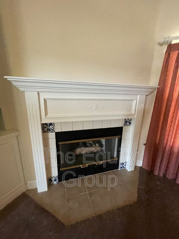 Building Photo - 608 W Evergreen Ct