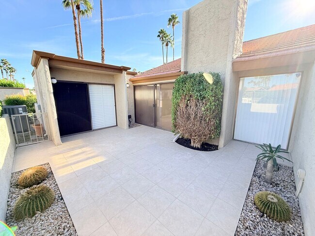 Building Photo - Beautifully Remodeled Condo in Saddlerock Estates