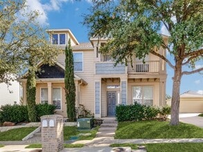 Building Photo - 10800 Astor Dr