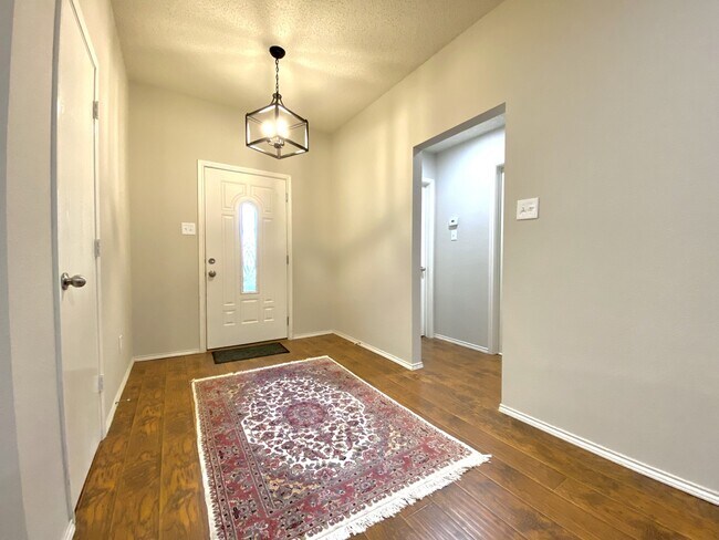 Building Photo - 9912 Carter Dr