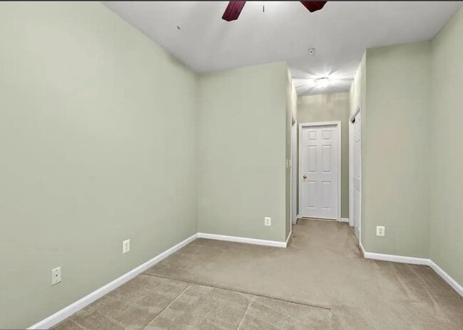 Building Photo - 43865 Hickory Corner Terrace