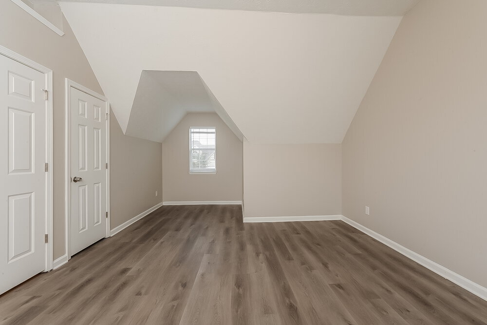 Building Photo - 536 Easton Dr