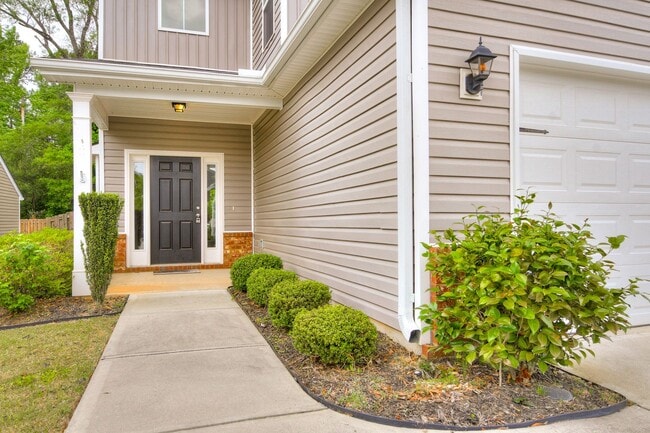 Building Photo - Canterbury Farms 3 Bed 2.5 Bath!