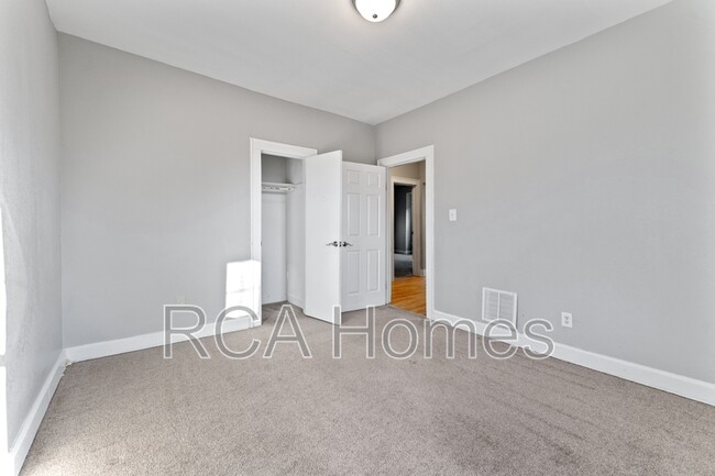 Building Photo - 2956 Ruckle St