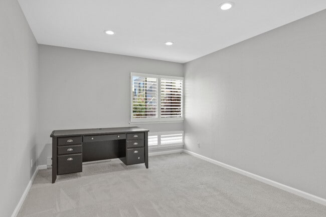 Building Photo - 914 Beach Park Blvd