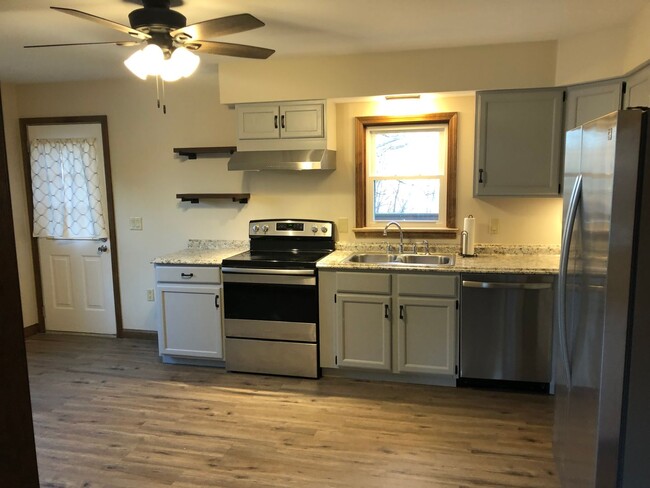 Building Photo - Newly Renovated Spacious 3 Bedroom Townhou...