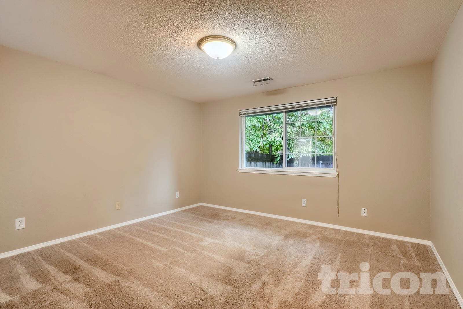 Building Photo - 13806 NE 47th St