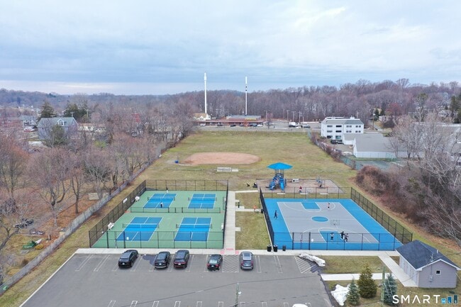 Building Photo - 185 Melba St