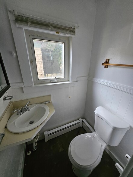 Building Photo - 35 Middle St