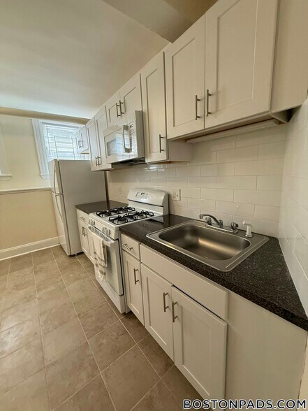 Building Photo - 17 Barrows St