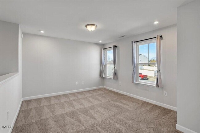 Building Photo - 128 Highland Grv Wy