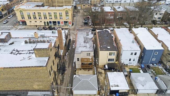 Building Photo - 4742 N Sawyer Ave