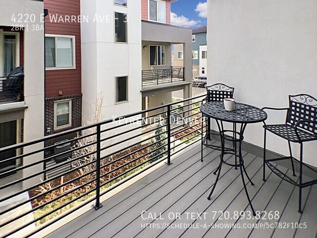 Building Photo - Stunning 2BD, 3BA University Hills Townhom...