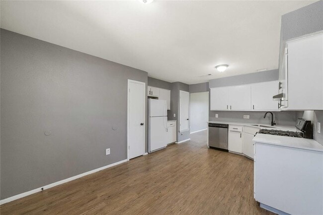 Building Photo - 4900 E Stassney Ln