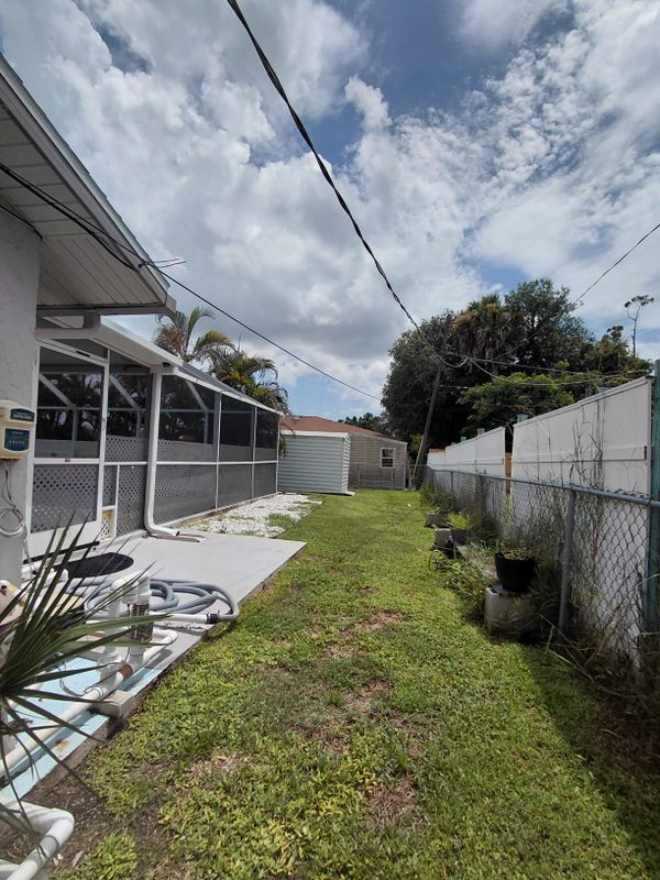 Building Photo - 20263 Hamilton Ave