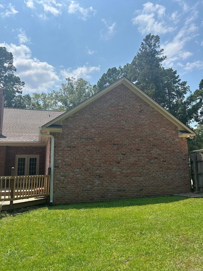 Building Photo - 5506 Oakwood Dr