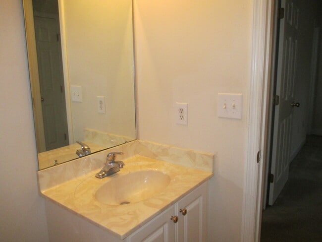 Building Photo - 128 Corinth Dr