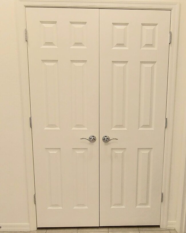 Building Photo - "COMING SOON" Lovely 3 Bedroom Home in Gre...