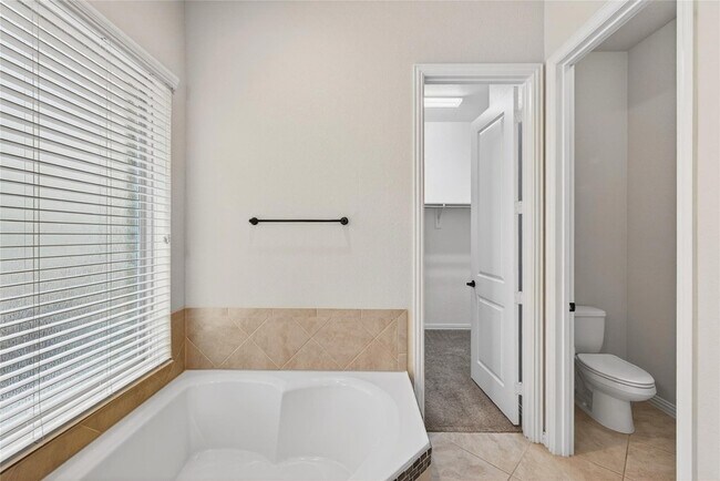 Building Photo - 5629 Grove Cove Dr