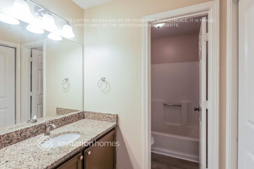 Building Photo - 220 Rosewood Dr