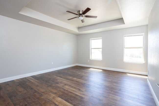 Building Photo - $300 OFF 1ST MONTH RENT IF YOU MOVE IN WIT...