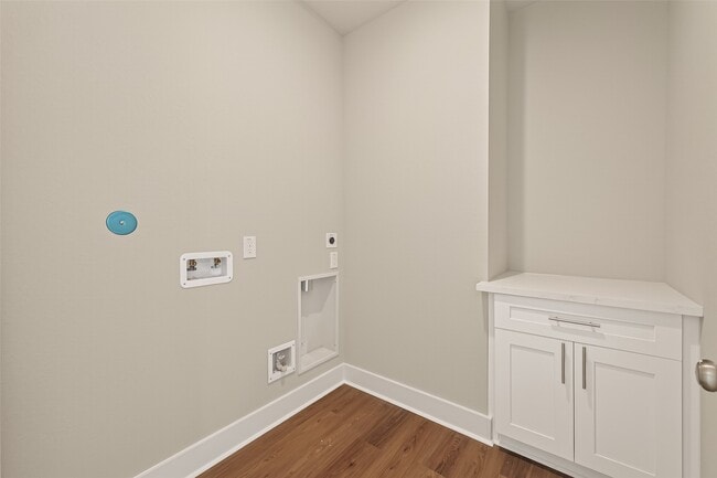 Building Photo - 1504 Hussion St