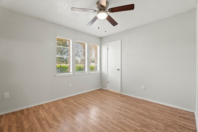 Building Photo - 16426 Forest Bend Ave