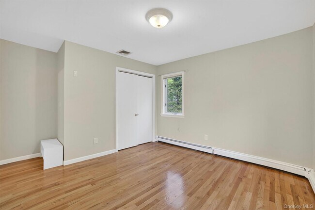 Building Photo - 28 Lakeview Dr