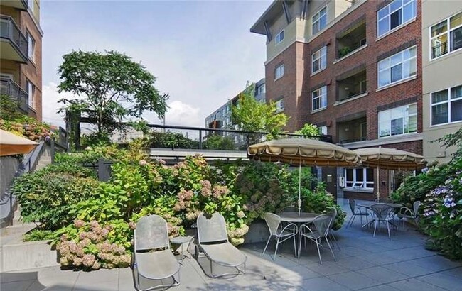 Building Photo - Beautiful Condo in the Heart of Ballard!