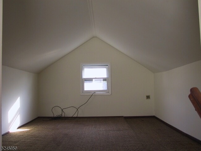 Building Photo - 204 Spruce St