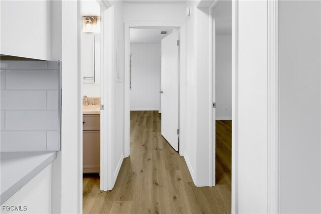 Building Photo - 10697 Holly Rd