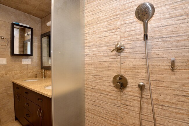 Building Photo - 174-06 Jewel Ave