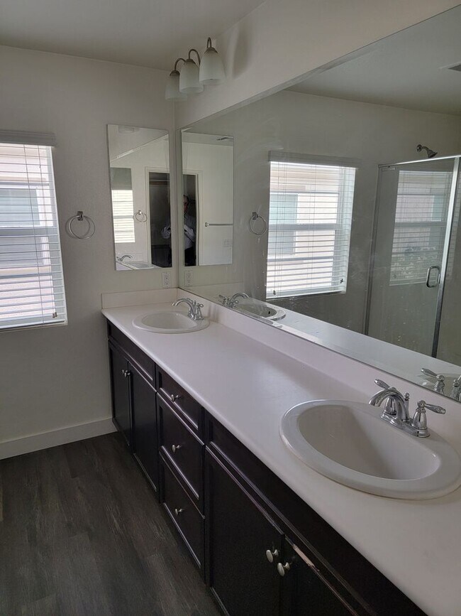 Building Photo - Georgous 4-bedroom, 3-bath detached condo ...