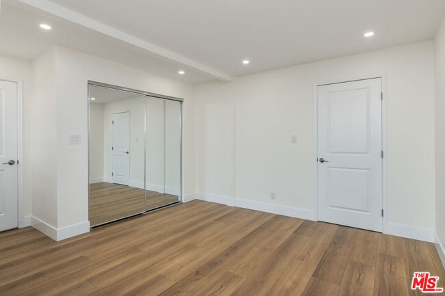 Building Photo - 1114 S Orange Dr