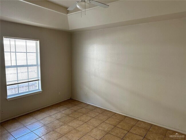 Building Photo - 613 La Mancha Dr