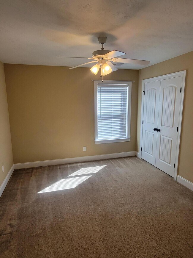 Building Photo - 2581 Kirby Ave