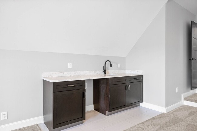 Building Photo - 250 Harrowgate Dr
