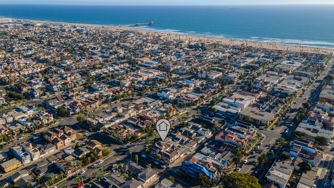 Building Photo - Downtown Huntington Beach