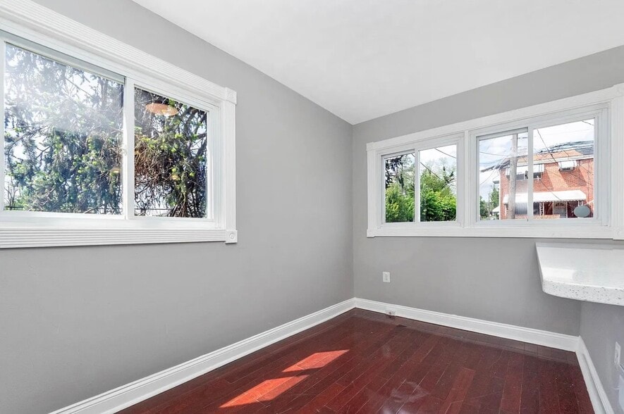 Building Photo - 2100 Ashburton St