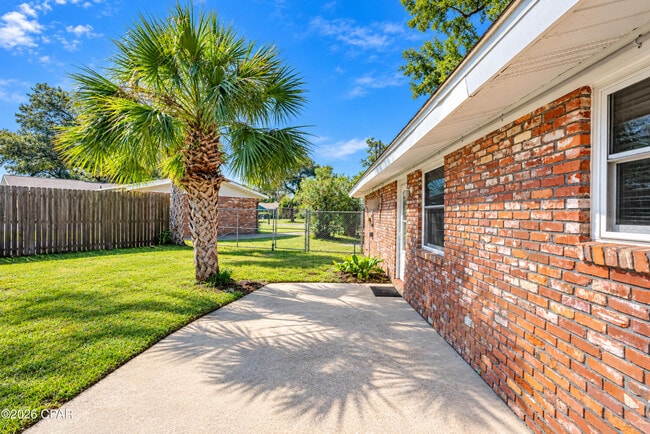 Building Photo - 4608 Sunset Dr