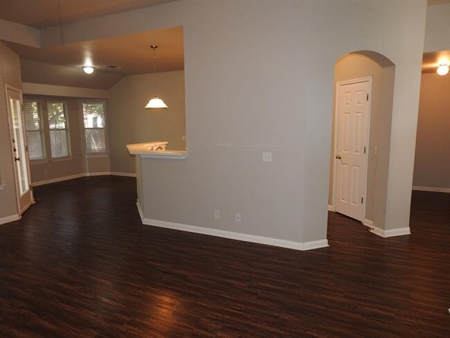 Building Photo - 440 Zebra Dr
