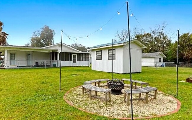 Building Photo - Gulfport 4 Bedroom