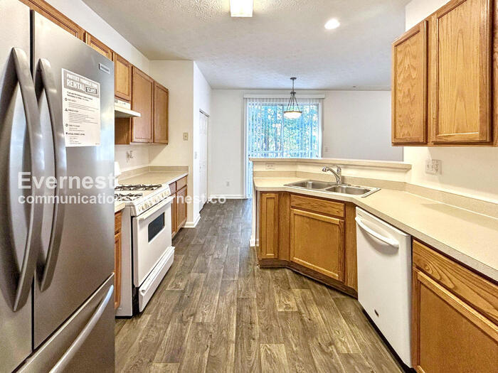 Building Photo - 218 Copperbend Dr SE