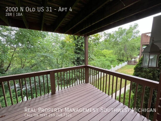 Building Photo - 2000 US-31