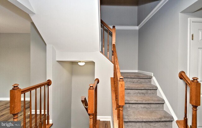 Building Photo - 3435 Westview Dr