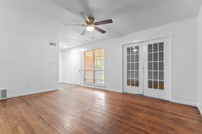 Building Photo - 8923 Jennie Lee Ln