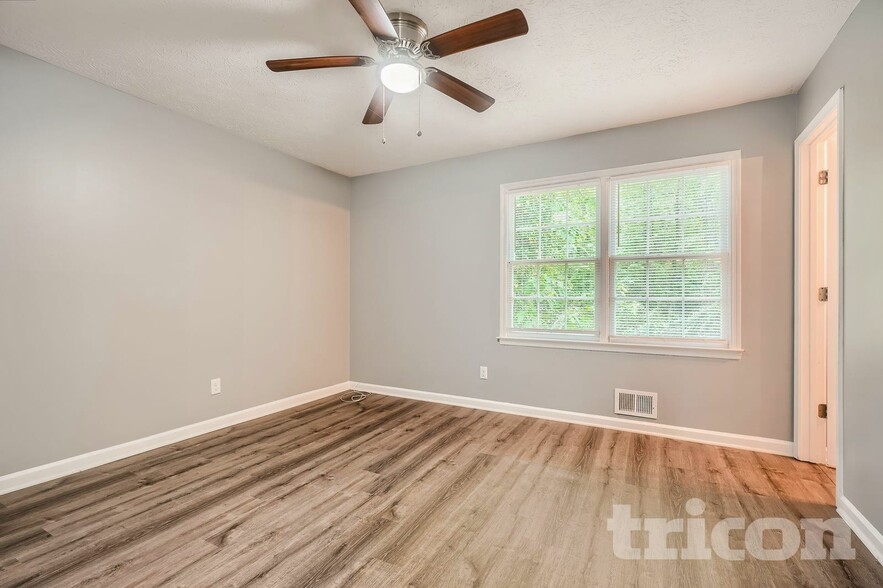 Building Photo - 847 Raintree Way SE