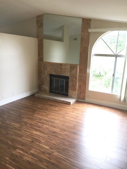 Building Photo - 7130 Woodlake Ave